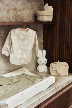 Jollein Slab Waterproof met Mouw Nijntje Miffy & Snuffy Nougat