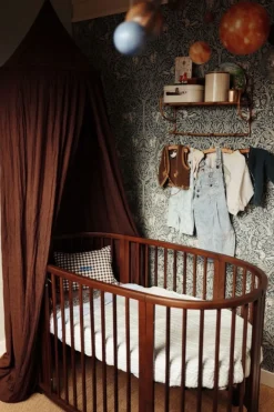 Stokke Sleepi Mini Bed Bundel V3 Warm Brown – Van wieg tot ledikant met uitbreidingsset en matrassen