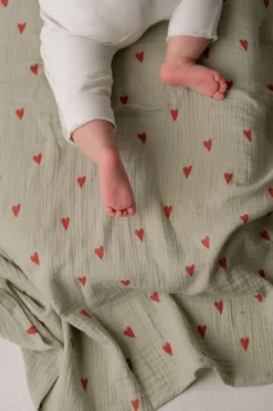 Studio Noos Swaddle Hearts Sage Green 120 x 120