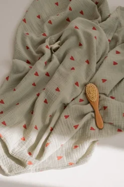 Studio Noos Swaddle Hearts Sage Green 120 x 120