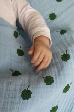 Studio Noos Swaddle Light Blue Clover 70 x 70